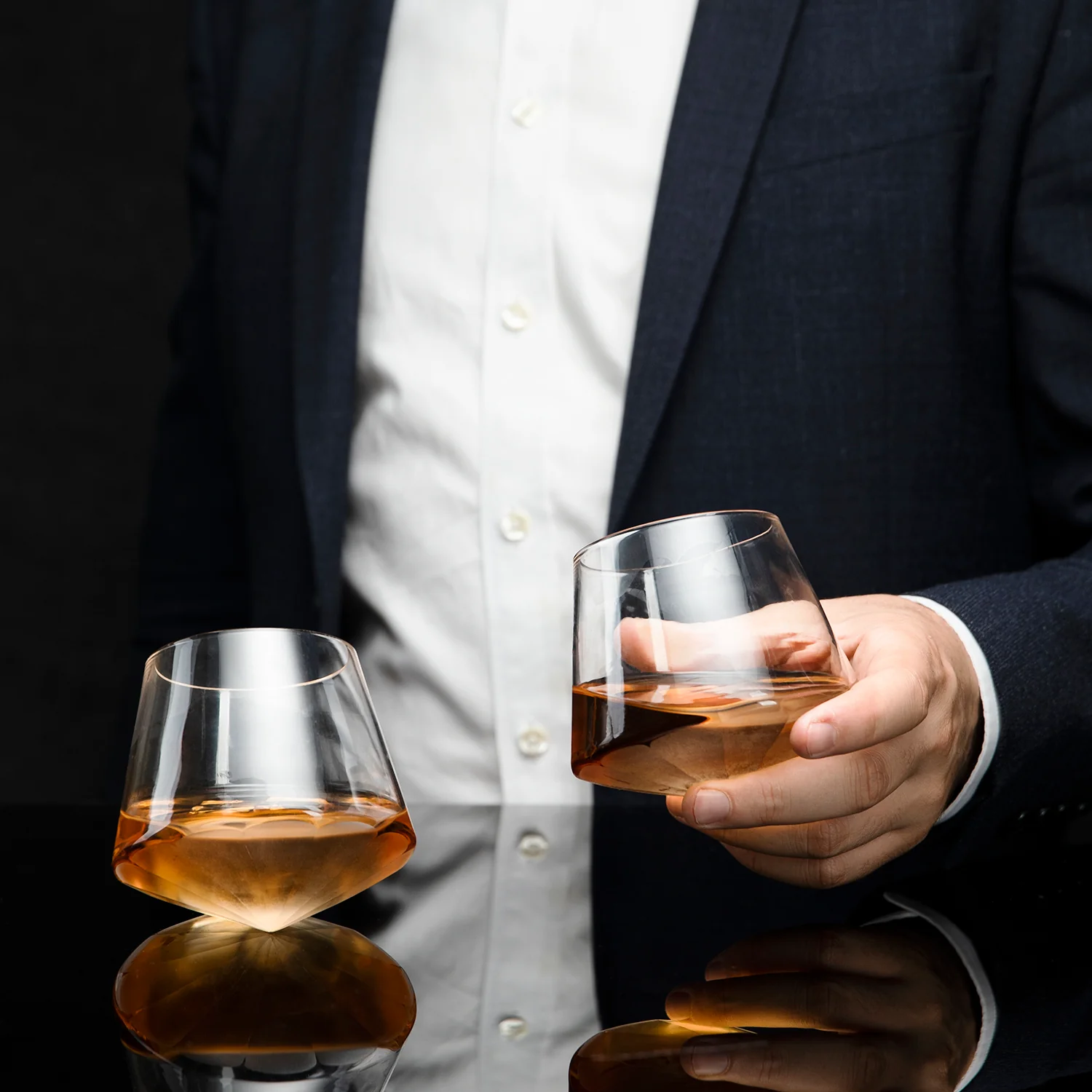 The Wine Savant Diamond Whiskey Decanter l With 2 Diamond Glasses Decanter Set, Diamond Wine Glass Holding Base With 2 Diamond Glasses Liquor, Scotch, Rum, Bourbon, Vodka, Tequila - Image 3